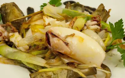 Alcachofas con Calamares